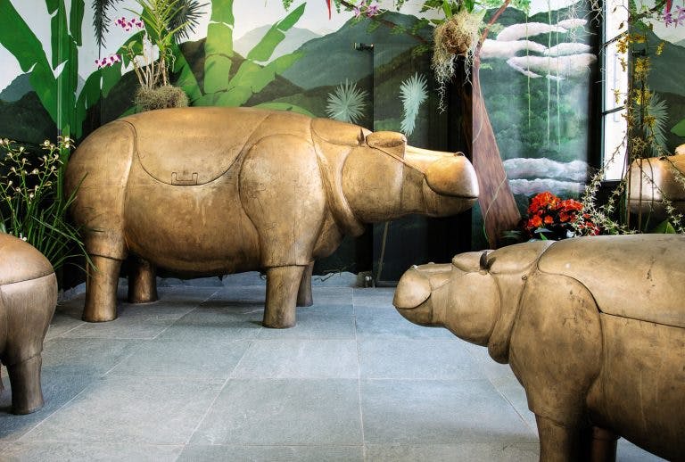 Il set bagno a forma di ippopotami di François-Xavier Lalanne va all’asta da Sotheby’s Parigi